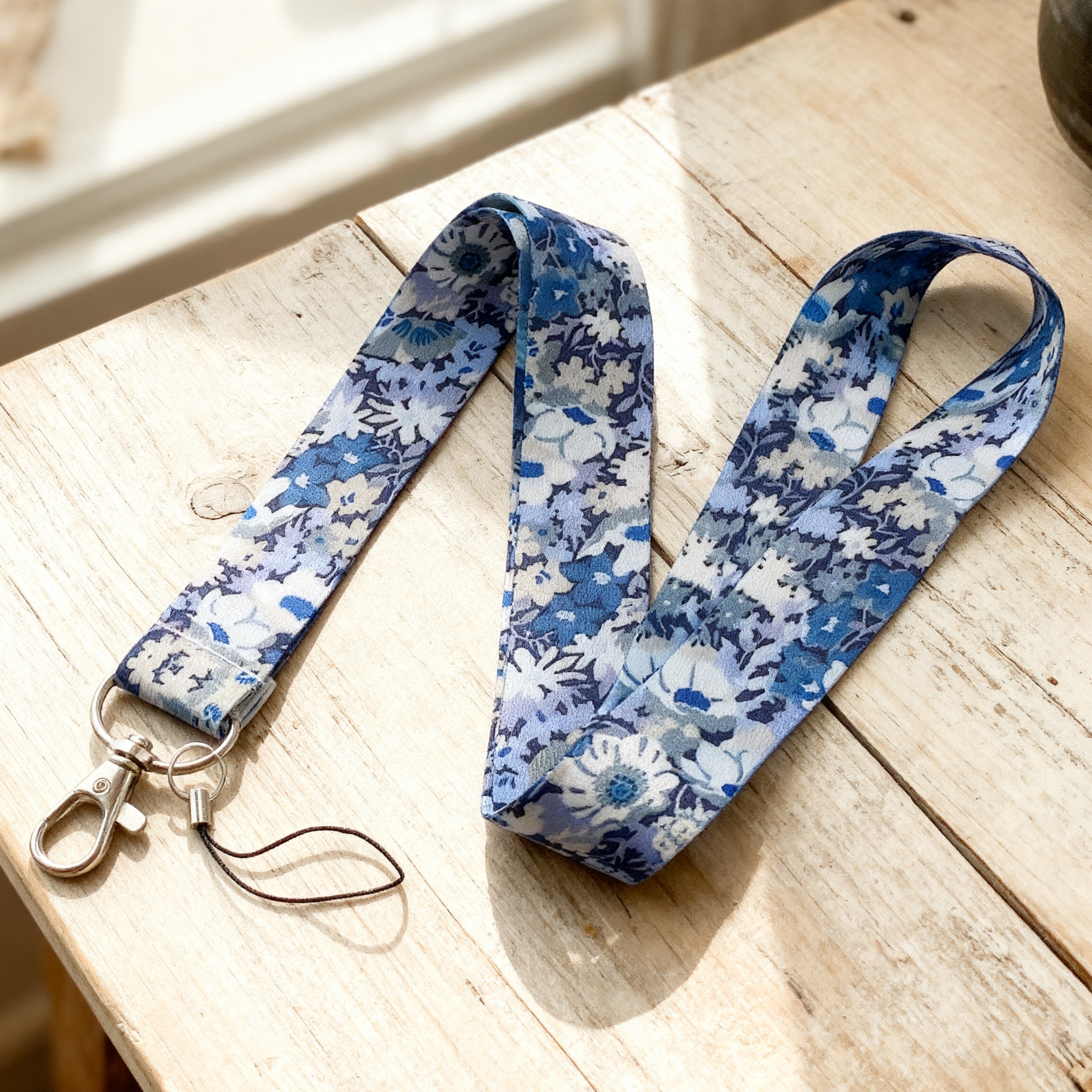Lanyard estampado con tarjetero para sanitarios médicos y enfermeras