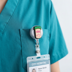 Porta Identificación Retráctil con Clip para Uniforme
